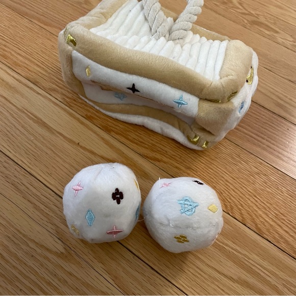 Chewy Vuitton trunk - plush hide & seek dog puzzle toy - Picture 5 of 8